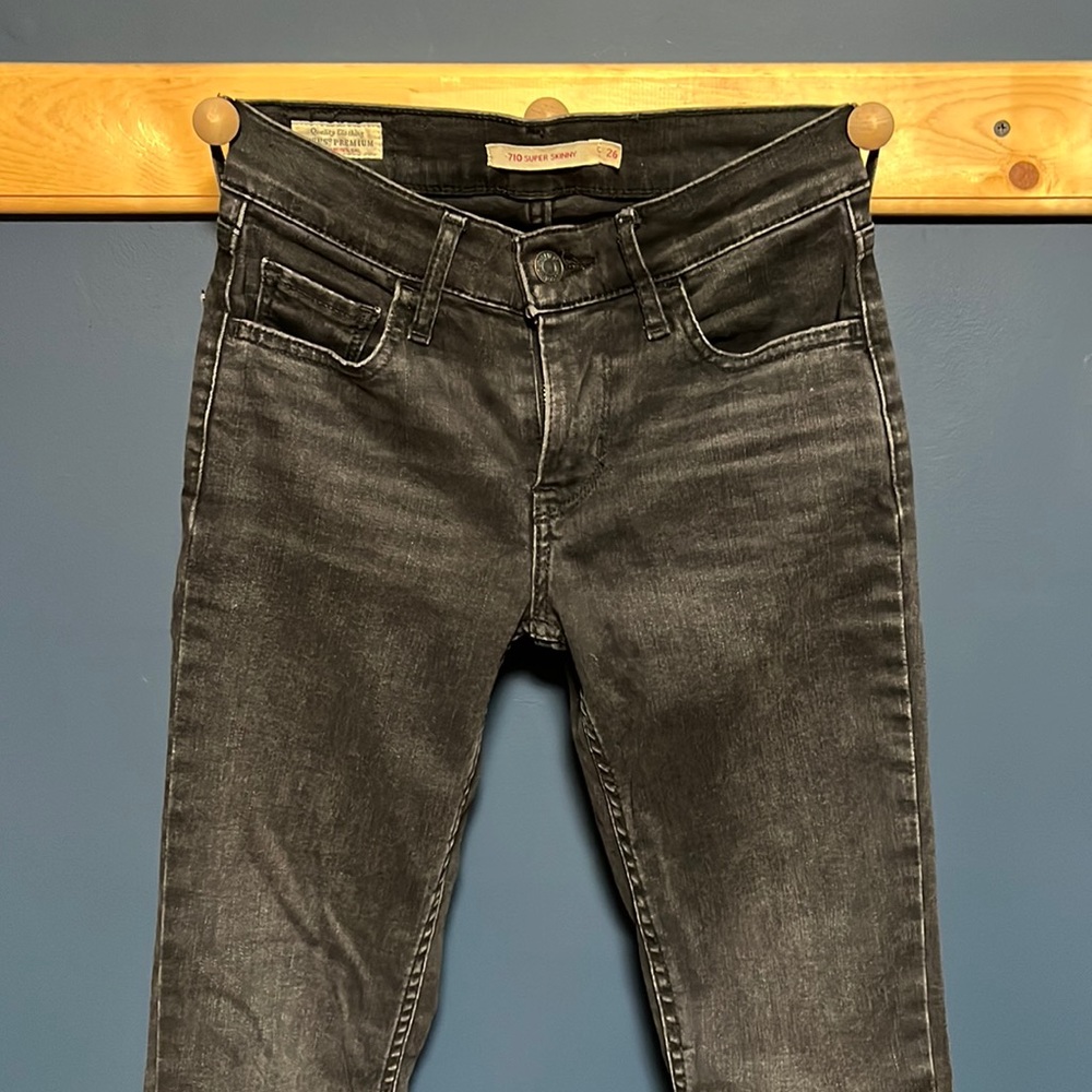 Levi’s 710 Super Skinny Black Jeans Sz 26-